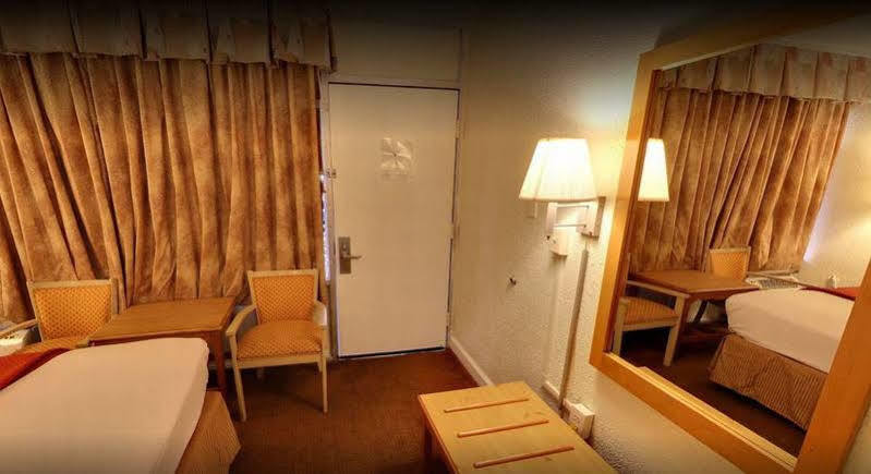Ocean Star Hotel Myrtle Beach Bagian luar foto